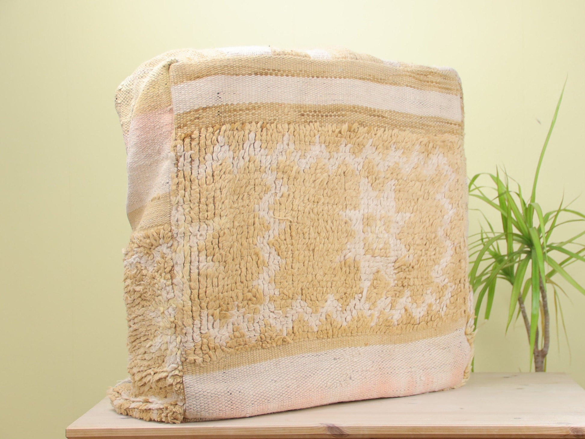 Ilyriador  Moroccan pouf - TrendAura