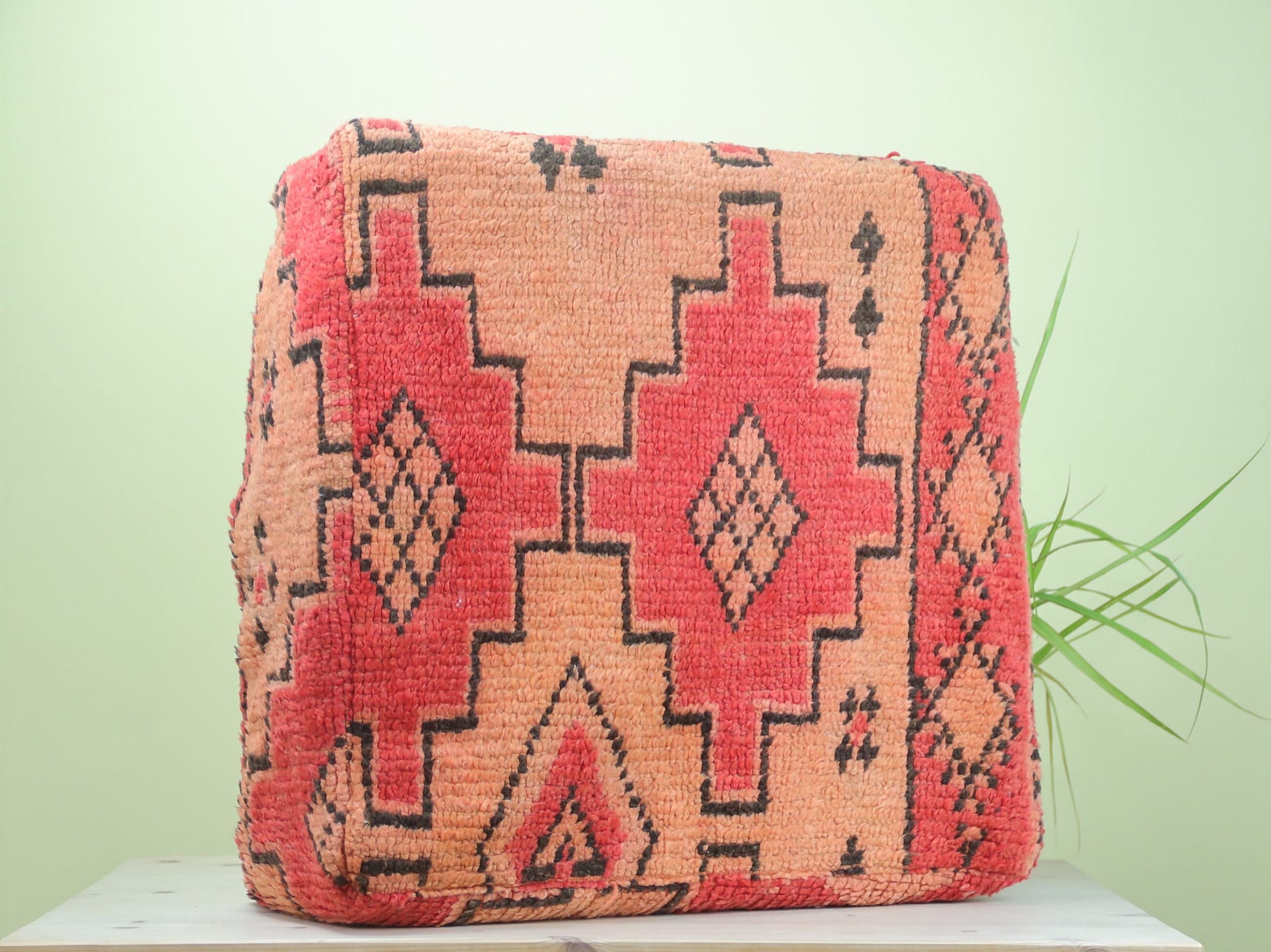 Valyrion Moroccan pouf - TrendAura
