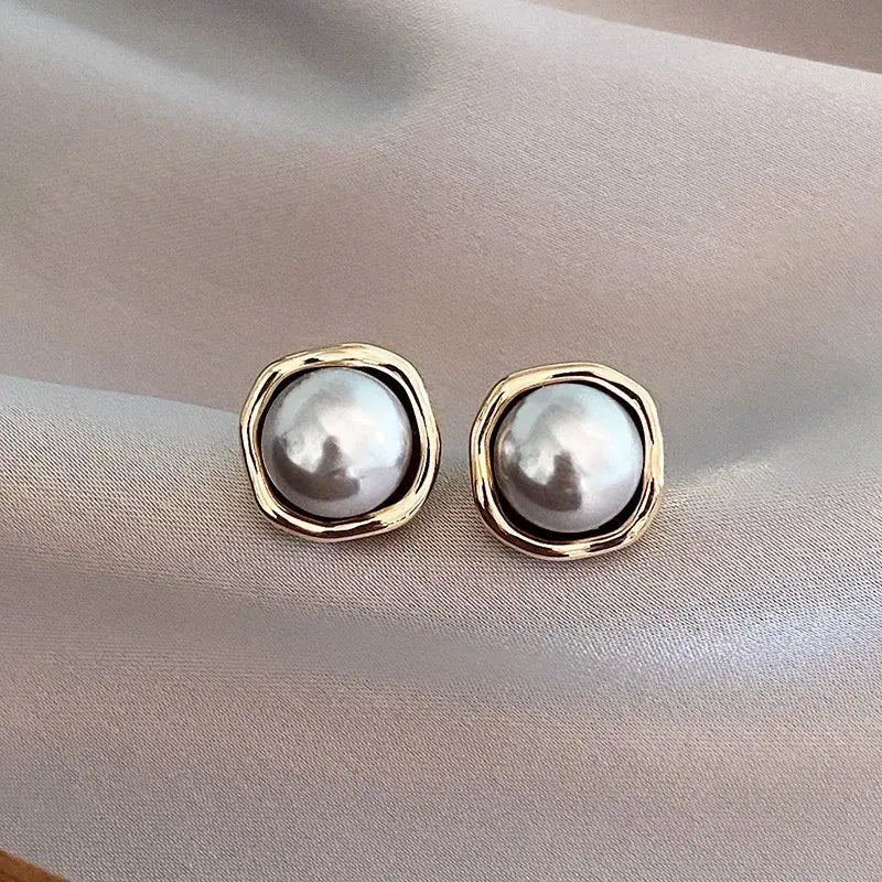 Lynn - Pearl Stud Earrings - TrendAura
