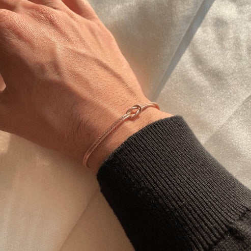Women’s Stylish Love Knot Bracelet