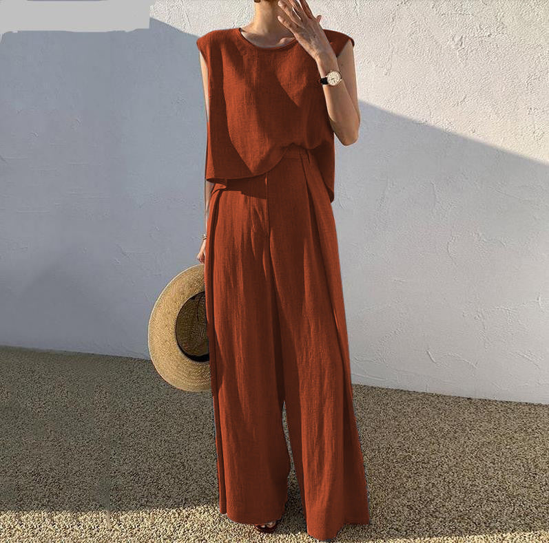 Wide-leg linen trousers and an o-neck top