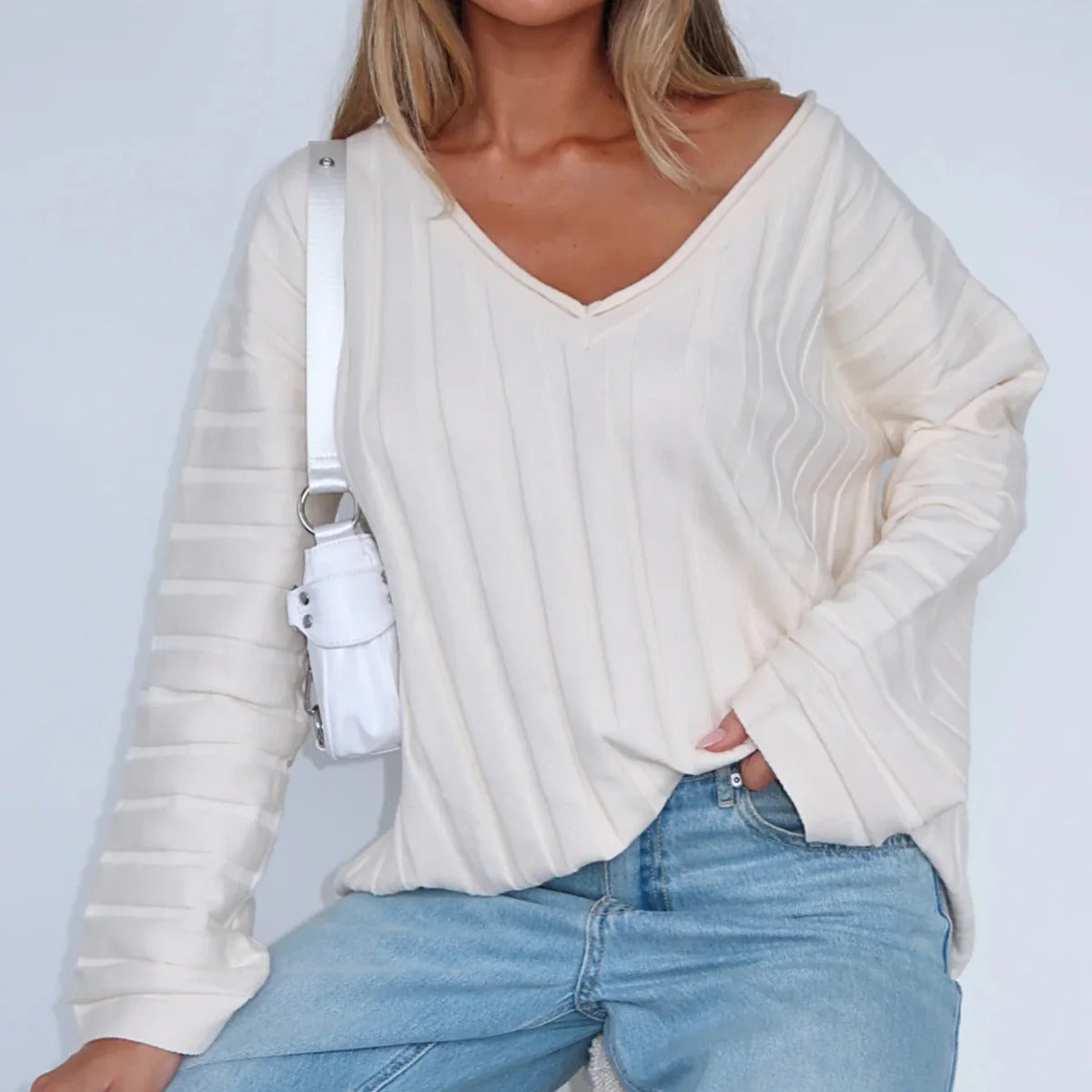 Women’s Knit Sweater – Relaxed Fit – V-Neck – Soft Wool – Ribbed Long Sleeve
