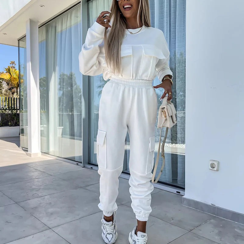 Women’s Two-Piece Set – Relaxed Fit – Crew Neck Long Sleeve Top – Tapered Joggers