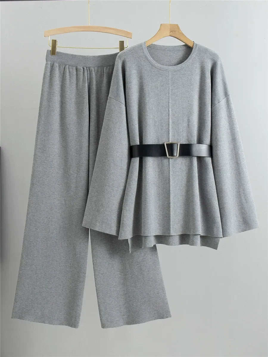 Women’s Two-Piece Suit – Knit Sweater with Flared Sleeves – High-Waist Wide-Leg Pants