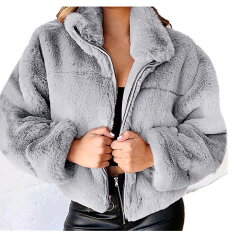 Women’s Faux Fur Coat – Plush Texture – Cropped Fit – Oversized Zip Front Design