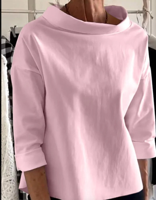 Women's top with loose fit and wide collar