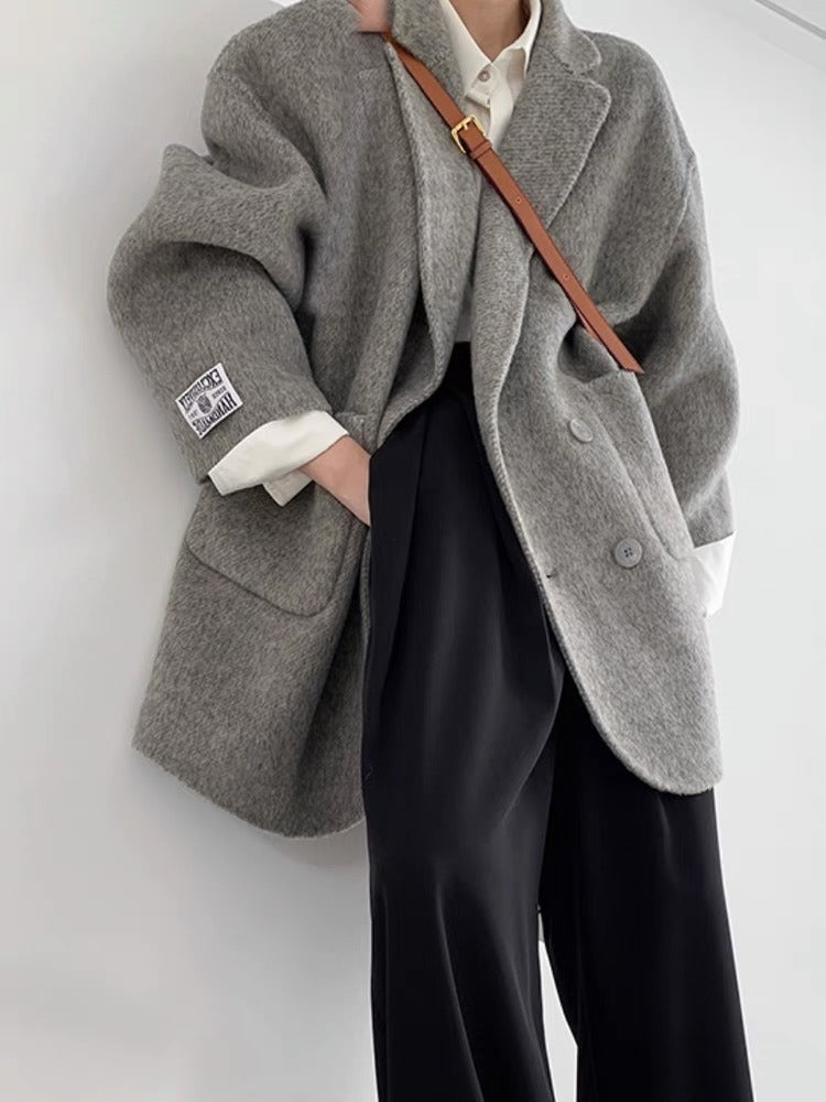 Women’s Wool Coat – Oversized Fit – Double-Breasted – Turn-Down Collar – Mid-Thigh Length