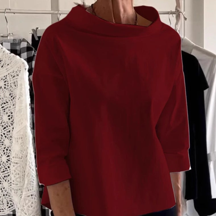 Women's top with loose fit and wide collar