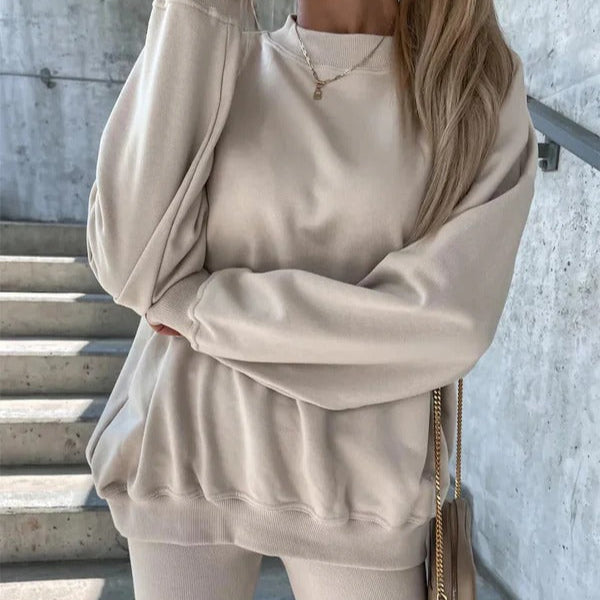 Women’s Sweatshirt – Oversized Fit – Crew Neck – Ribbed Cuffs and Hem – Soft Cotton Blend