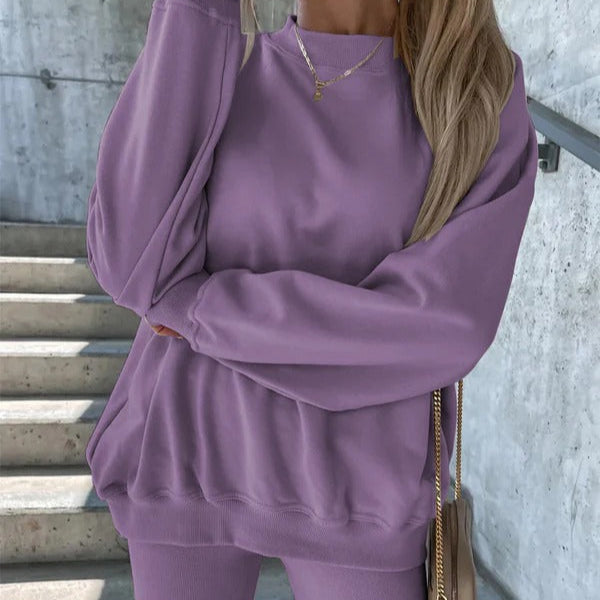 Women’s Sweatshirt – Oversized Fit – Crew Neck – Ribbed Cuffs and Hem – Soft Cotton Blend