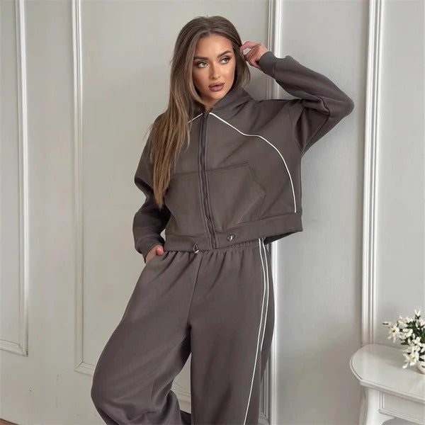 Women’s Two-Piece Set – Oversized Fit – Zipper Hoodie – Elastic Waist Pants – Contrast Seams