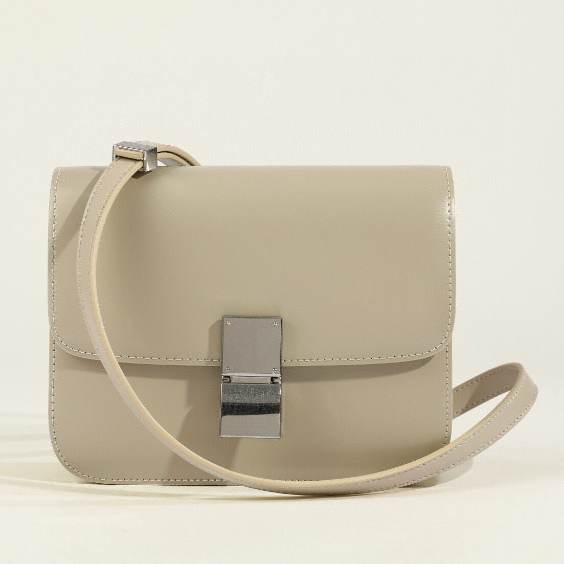 Eloura-Moda | Classic Flasp Box shoulder bag