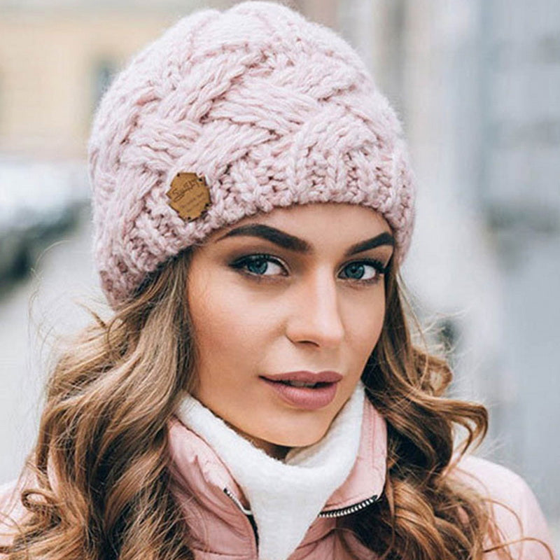 Elegant and comfortable knitted bonnet