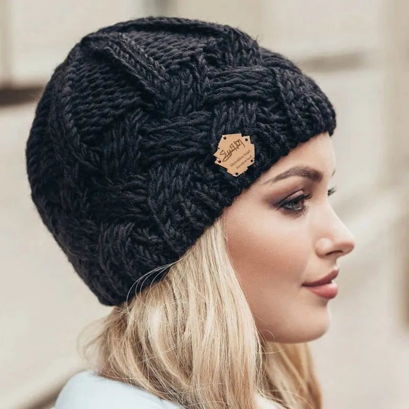 Elegant and comfortable knitted bonnet