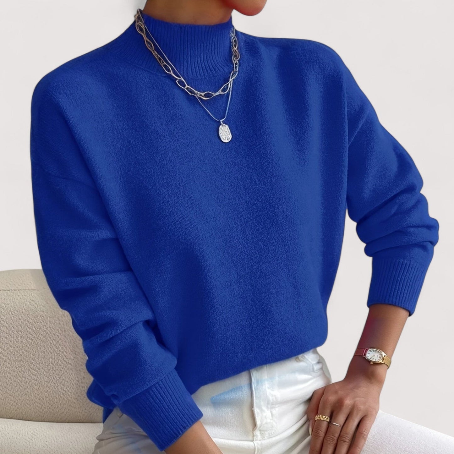 Women's Turtleneck Sweater with Fitted Design and Soft Texture