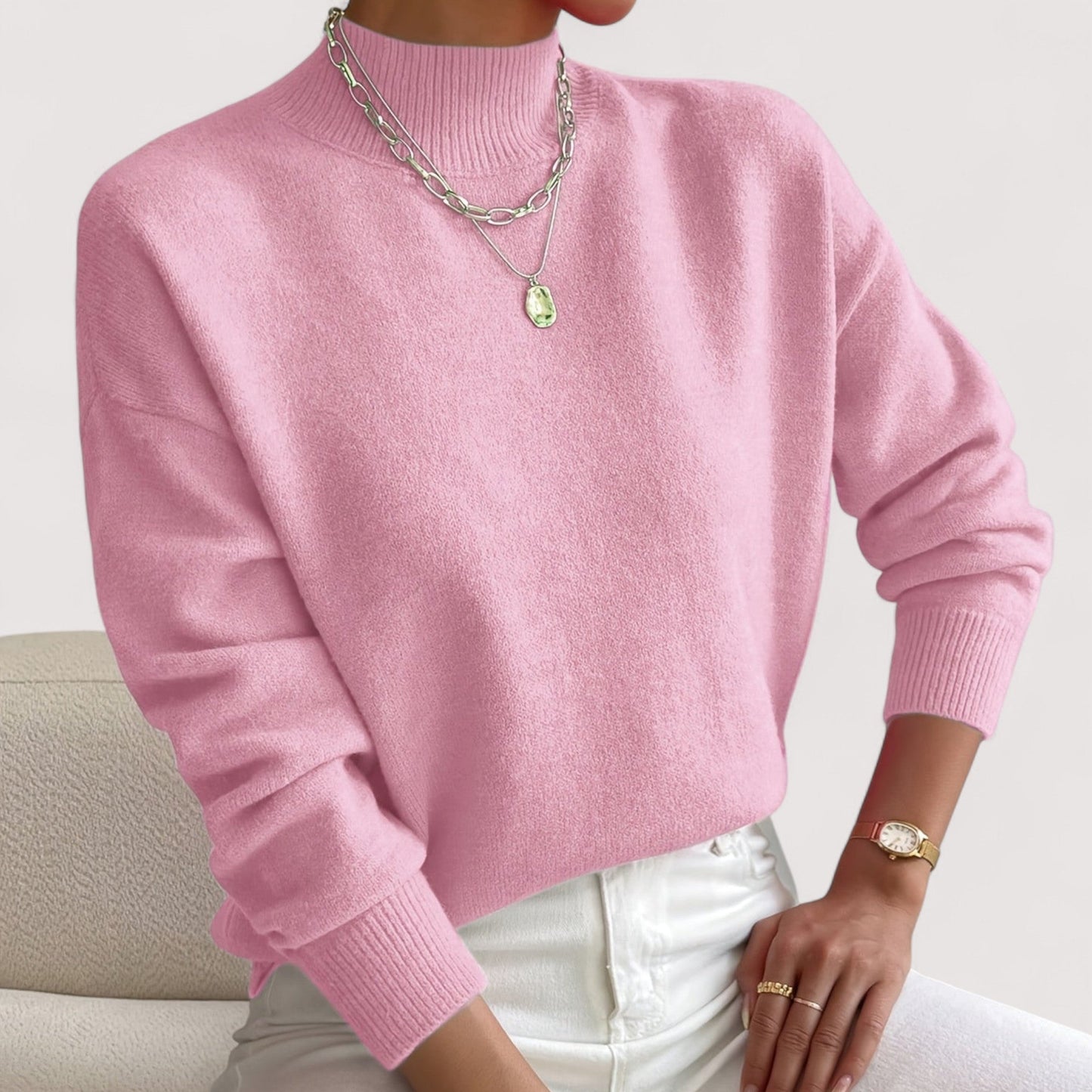 Women's Turtleneck Sweater with Fitted Design and Soft Texture