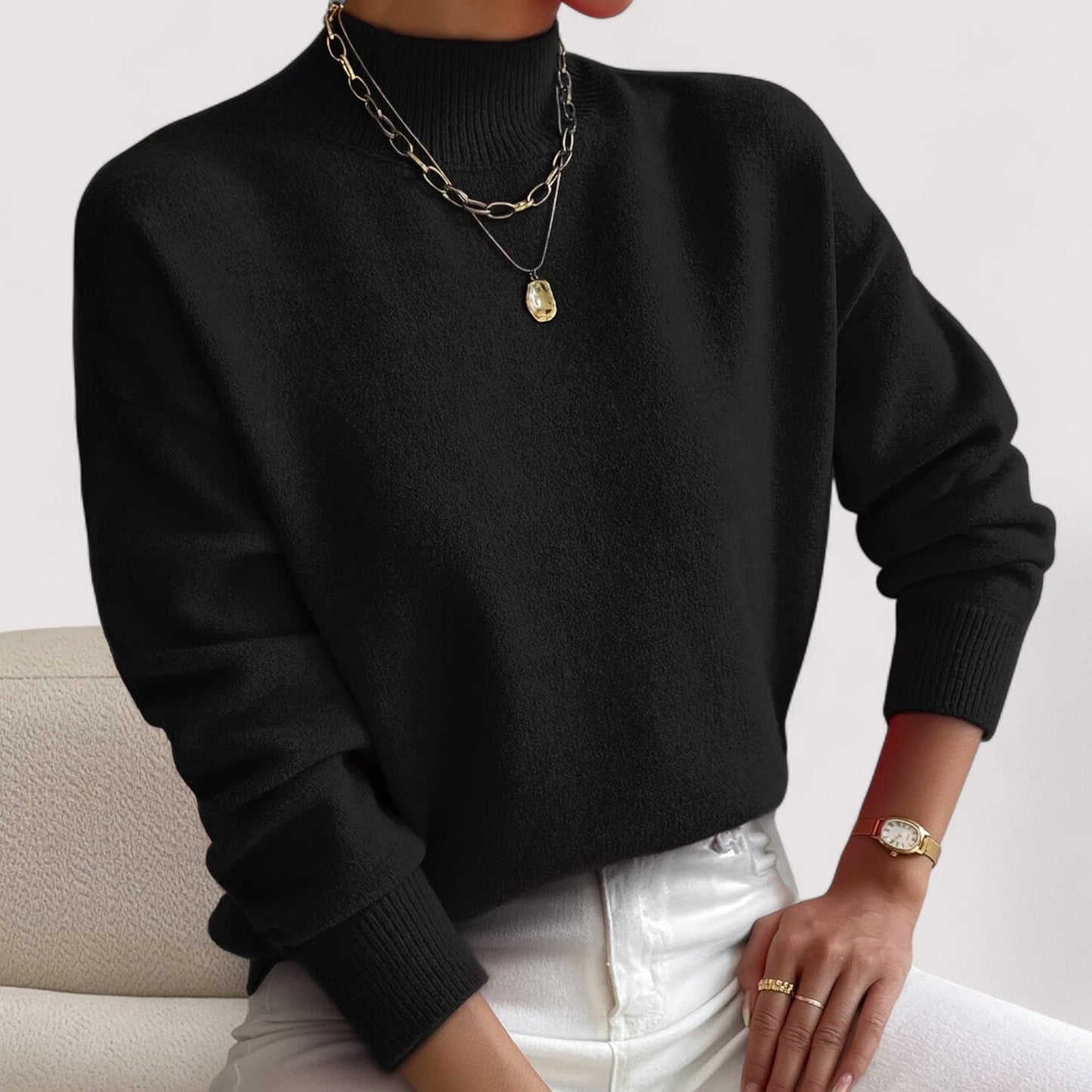 Women's Turtleneck Sweater with Fitted Design and Soft Texture