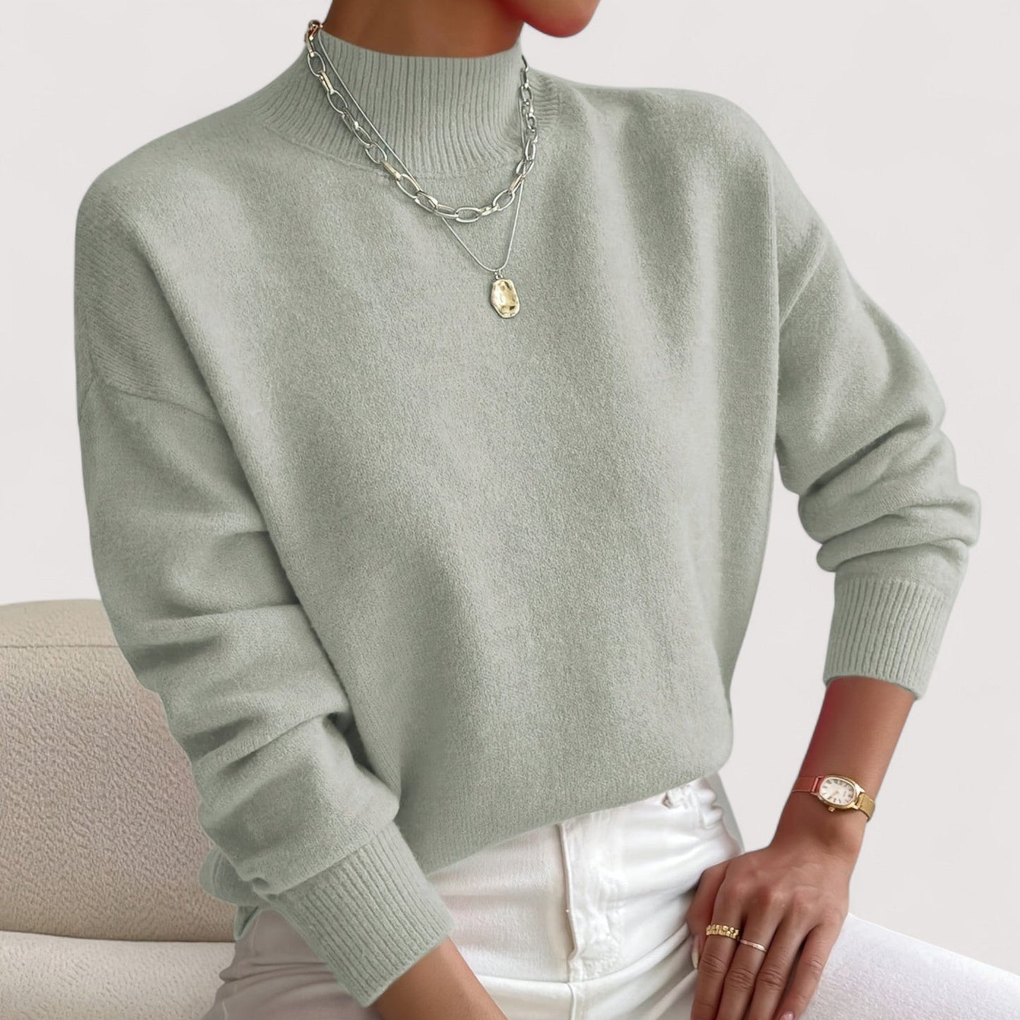Women's Turtleneck Sweater with Fitted Design and Soft Texture