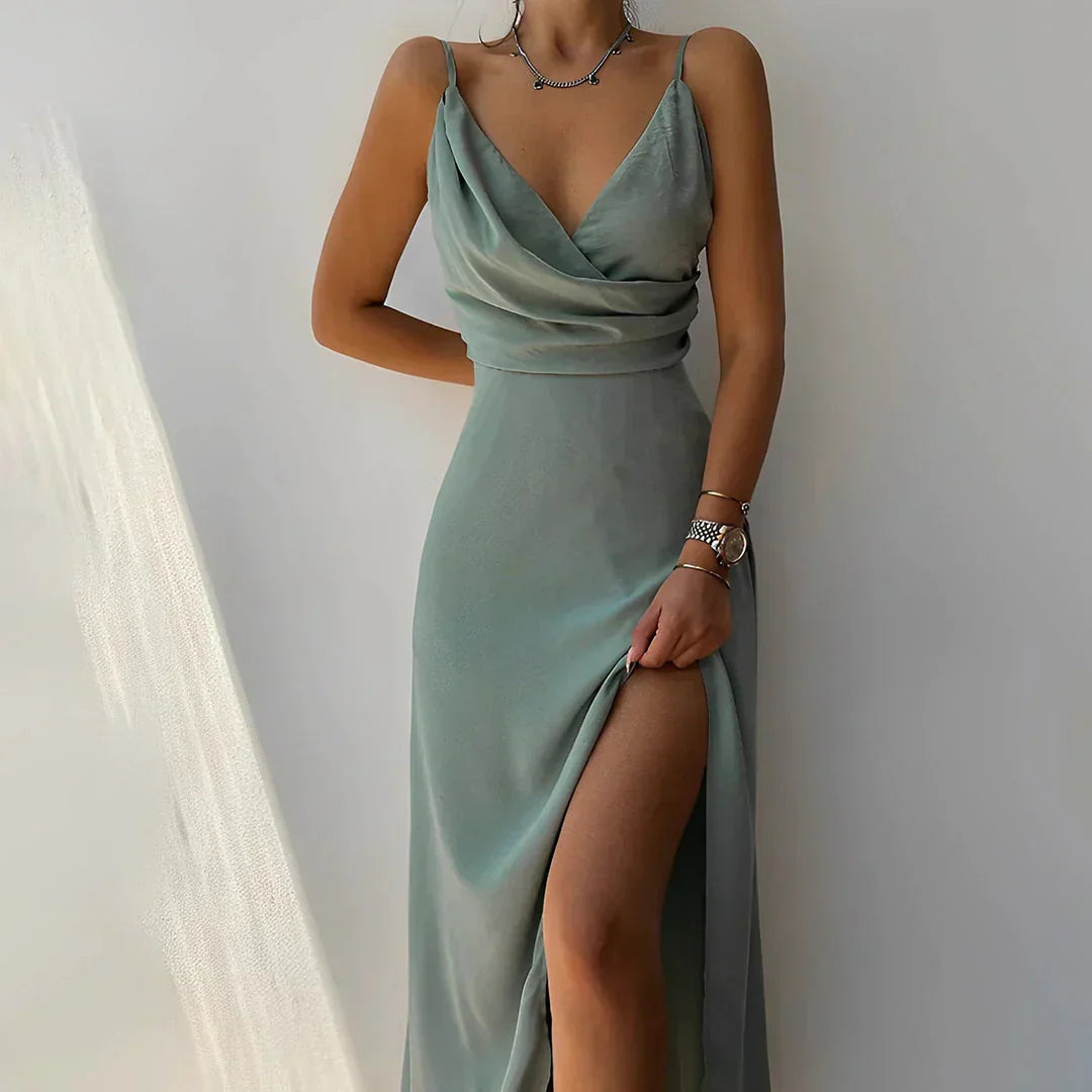 Elegant dress for women with side slit – Chic and sophisticated style