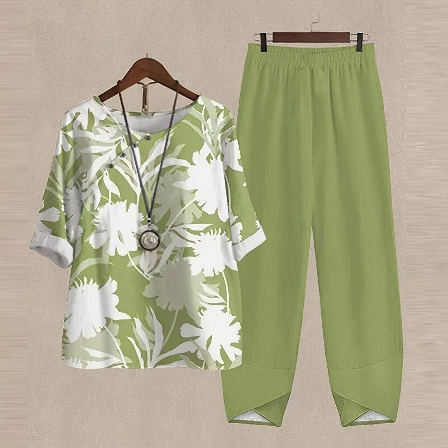 Women's Set with Blouse and Pants – Loose Fit – Butterfly Print – Elastic Waist – 3/4 Sleeves