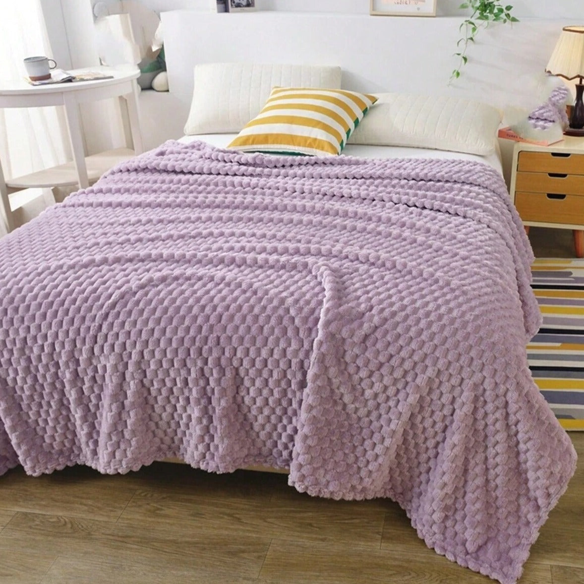 Modern Textured Fleece Throw Blanket With Bubble Design