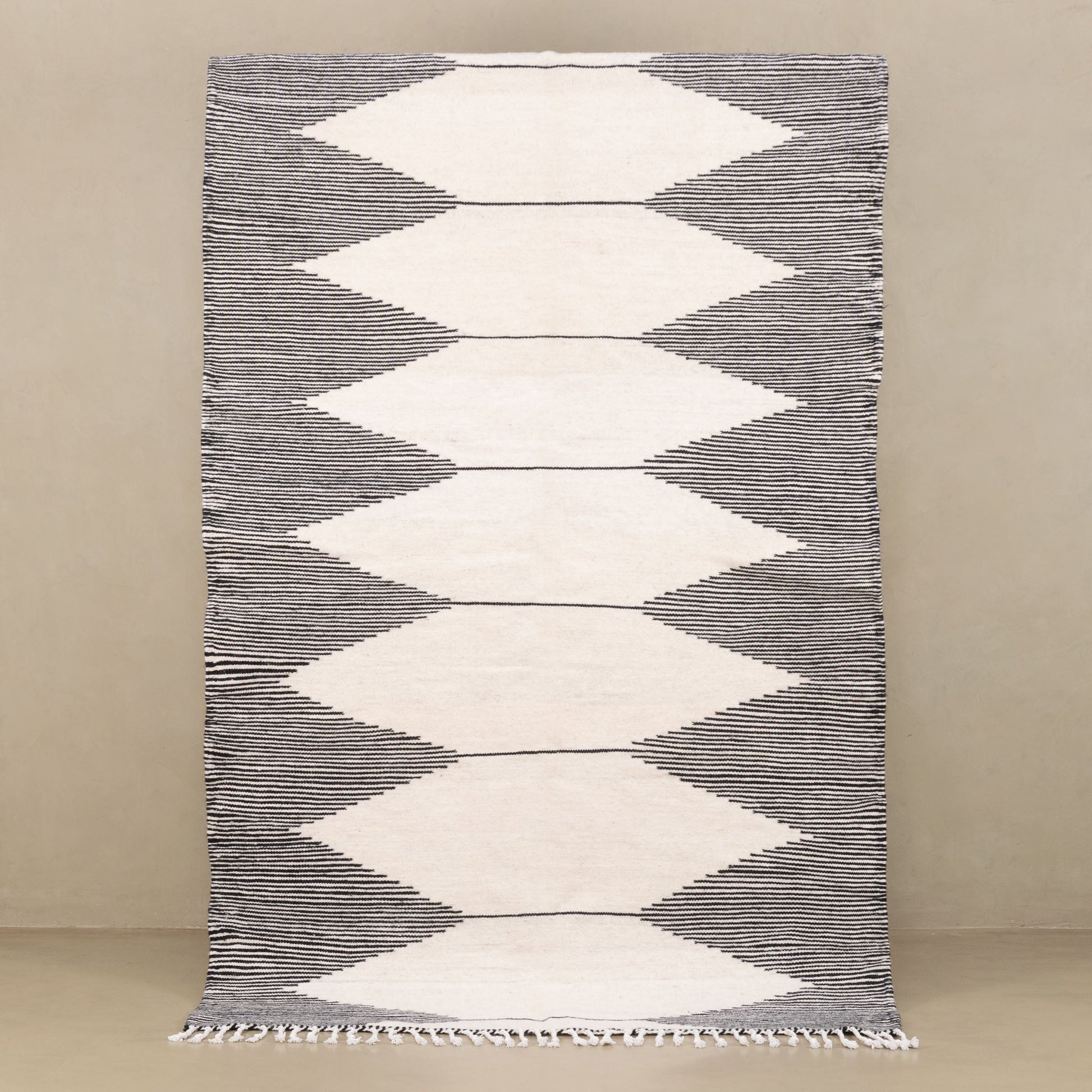 Sodassi - taznakht kilim rug - TrendAura