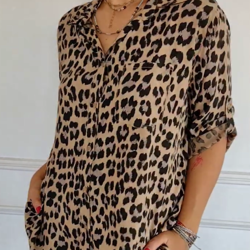 Women's Leopard Print Blouse with Short Sleeves and Relaxed Fit