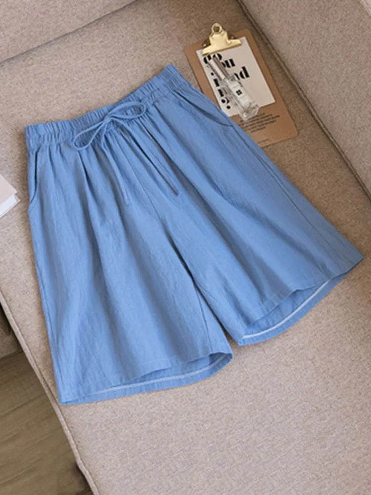 Classic cotton shorts with elastic waistband