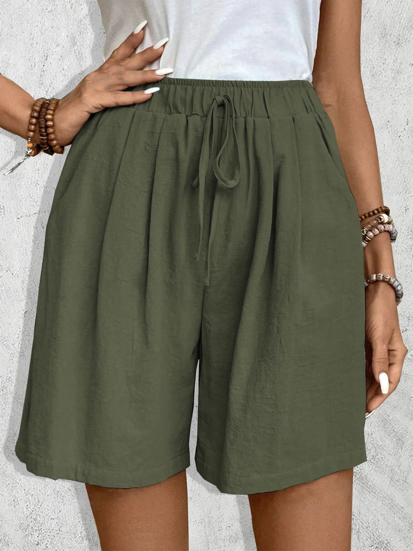 Flora - Fashionable shorts with high waist