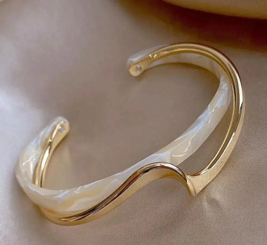 Ellen - Cuff Bracelet - TrendAura