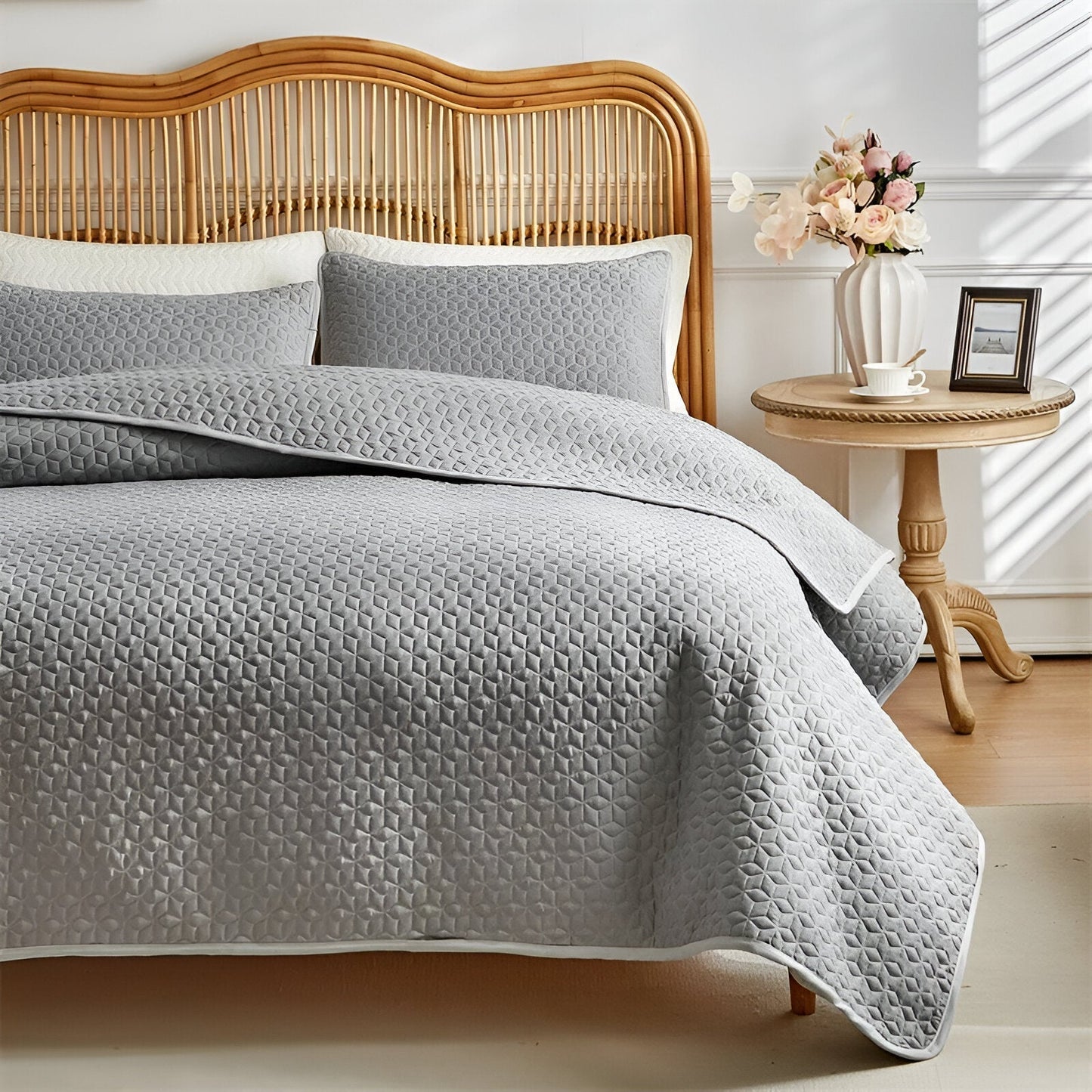 Minimalist Beige Quilted Bedspread Set